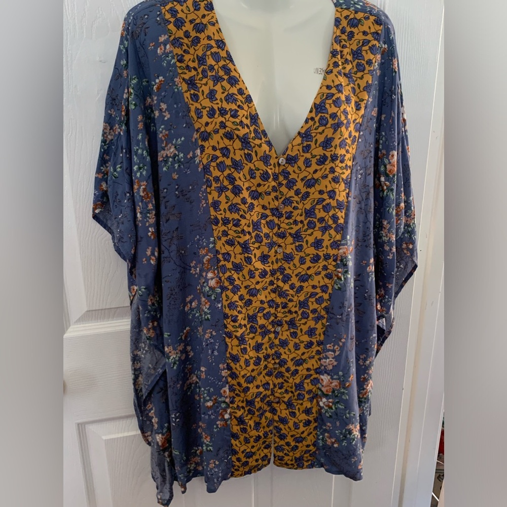NWT Suzanne Betro Large flowing top